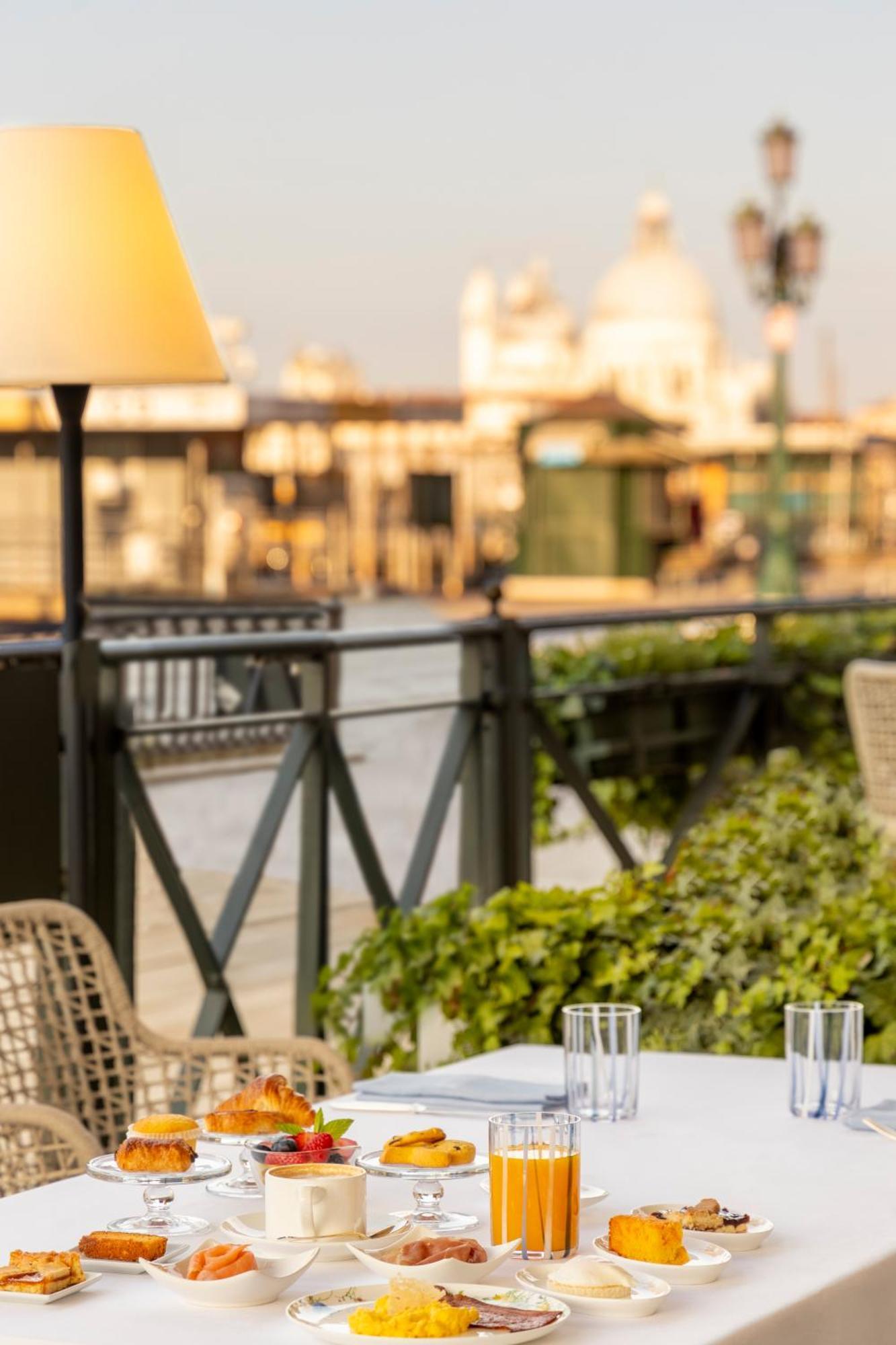 Londra Palace Venezia Εξωτερικό φωτογραφία